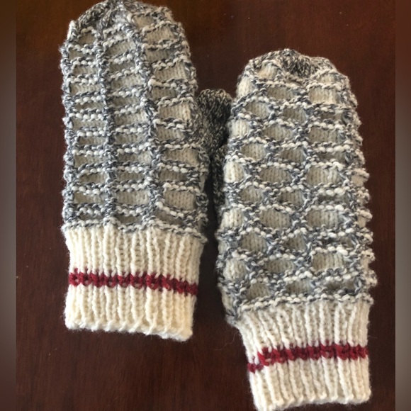 Genuine Wool Newfoundland Mittens - Picture 3 of 4